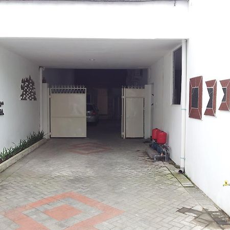 Loxy Inn Surabaya Exterior photo