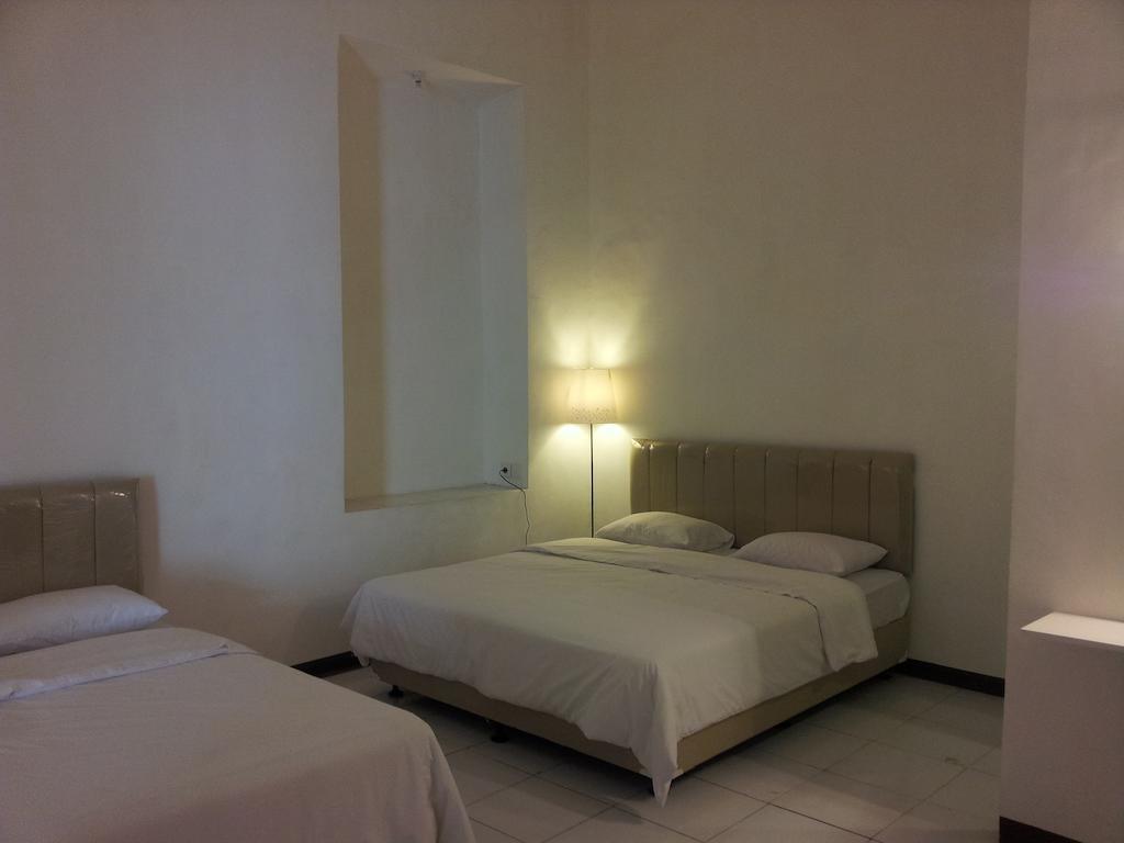 Loxy Inn Surabaya Room photo